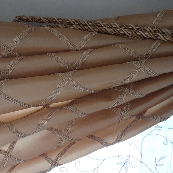 SET OF 8 HORCHOW ANTIQUE GOLD CURTAIN TIE BACKS - Picture 3 of 11